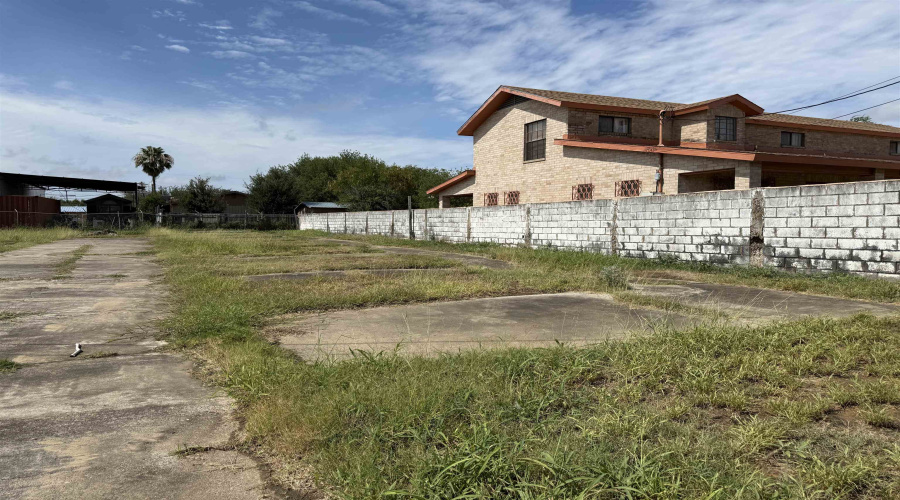 1119 Bustamante St, Laredo, TX, Texas 78041, 1 Room Rooms,2 BathroomsBathrooms,Commercial retail/office,For Sale,1119 Bustamante St,20264417