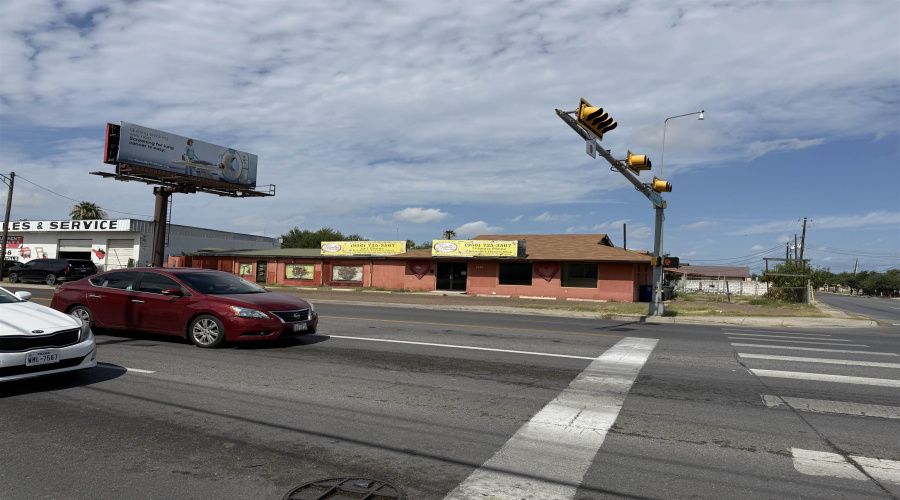 1119 Bustamante St, Laredo, TX, Texas 78041, 1 Room Rooms,2 BathroomsBathrooms,Commercial retail/office,For Sale,1119 Bustamante St,20264417