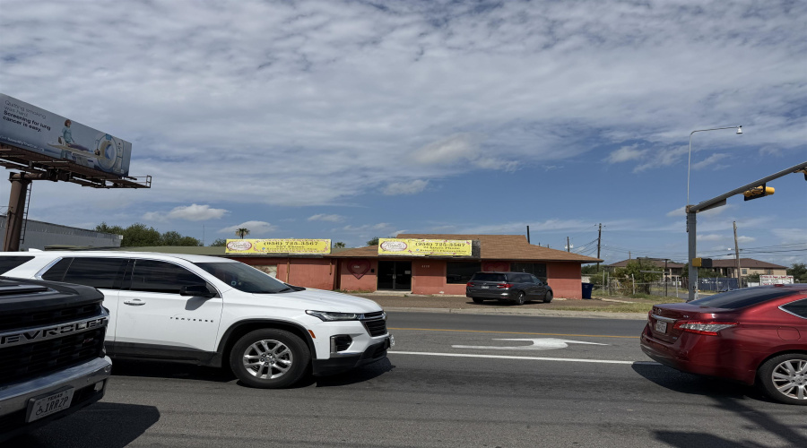 1119 Bustamante St, Laredo, TX, Texas 78041, 1 Room Rooms,2 BathroomsBathrooms,Commercial retail/office,For Sale,1119 Bustamante St,20264417