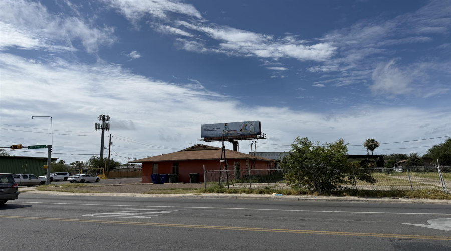 1119 Bustamante St, Laredo, TX, Texas 78041, 1 Room Rooms,2 BathroomsBathrooms,Commercial retail/office,For Sale,1119 Bustamante St,20264417