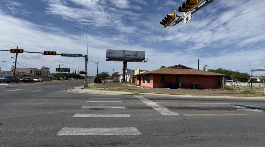 1119 Bustamante St, Laredo, TX, Texas 78041, 1 Room Rooms,2 BathroomsBathrooms,Commercial retail/office,For Sale,1119 Bustamante St,20264417