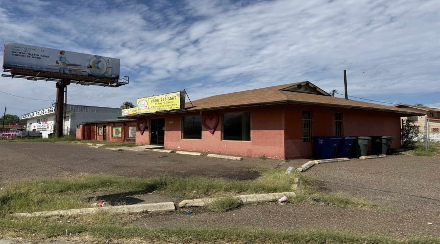 1119 Bustamante St, Laredo, TX, Texas 78041, 1 Room Rooms,2 BathroomsBathrooms,Commercial retail/office,For Sale,1119 Bustamante St,20264417