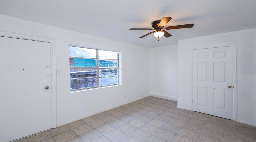 1001 Reynolds St, Laredo, Texas 78040, ,Multi-family,For Sale,1001 Reynolds St,20264415