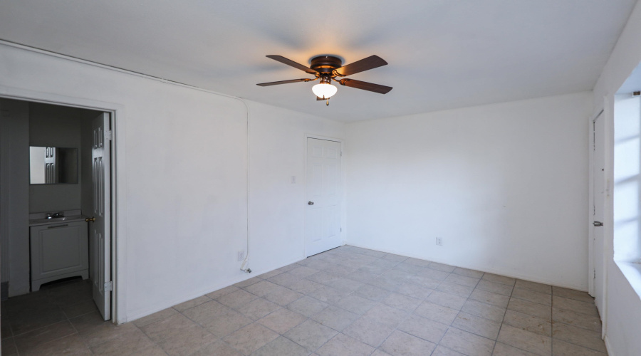 1001 Reynolds St, Laredo, Texas 78040, ,Multi-family,For Sale,1001 Reynolds St,20264415