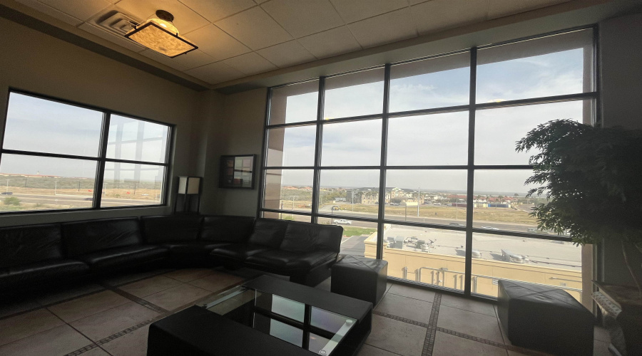 7220 Bob Bullock Lp, Laredo, Texas 78041, ,2 BathroomsBathrooms,Commercial retail/office,For Sale,7220 Bob Bullock Lp,20264426