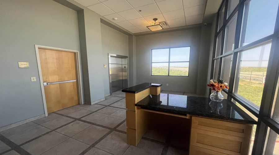 7220 Bob Bullock Lp, Laredo, Texas 78041, ,2 BathroomsBathrooms,Commercial retail/office,For Sale,7220 Bob Bullock Lp,20264426