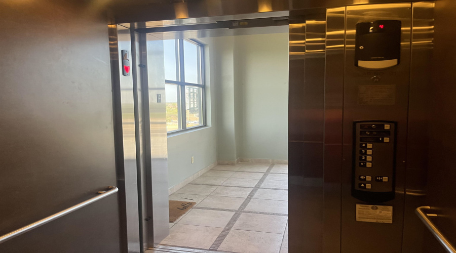 7220 Bob Bullock Lp, Laredo, Texas 78041, ,2 BathroomsBathrooms,Commercial retail/office,For Sale,7220 Bob Bullock Lp,20264426
