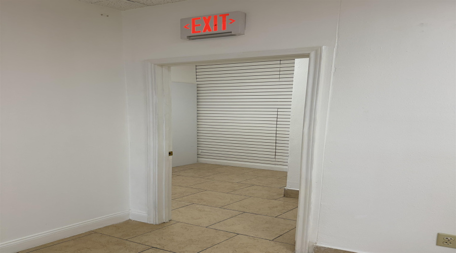 5603 San Dario Ave, Laredo, Texas 78041, 1 Room Rooms,1 BathroomBathrooms,Commercial retail/office,For Rent,5603 San Dario Ave,20264433