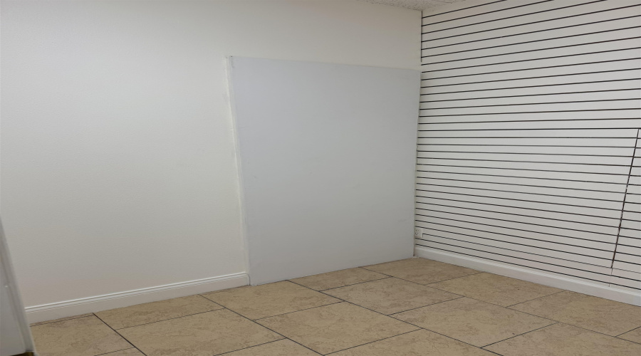5603 San Dario Ave, Laredo, Texas 78041, 1 Room Rooms,1 BathroomBathrooms,Commercial retail/office,For Rent,5603 San Dario Ave,20264433