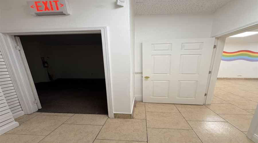 5603 San Dario Ave, Laredo, Texas 78041, 1 Room Rooms,1 BathroomBathrooms,Commercial retail/office,For Rent,5603 San Dario Ave,20264433