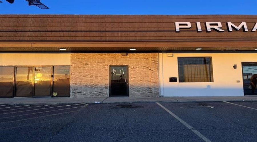 5603 San Dario Ave, Laredo, Texas 78041, 1 Room Rooms,1 BathroomBathrooms,Commercial retail/office,For Rent,5603 San Dario Ave,20264433