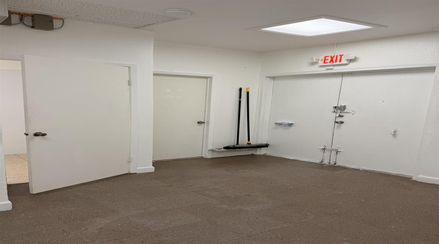 5603 San Dario Ave, Laredo, Texas 78041, 1 Room Rooms,1 BathroomBathrooms,Commercial retail/office,For Rent,5603 San Dario Ave,20264433