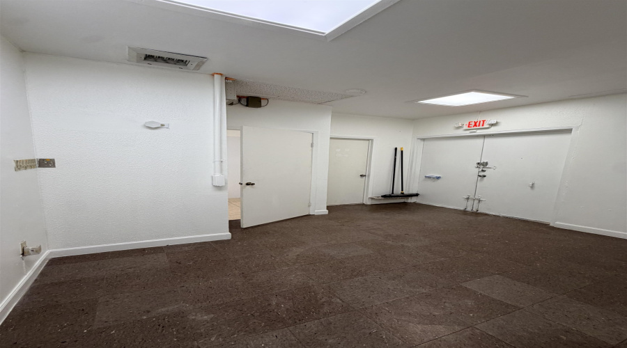 5603 San Dario Ave, Laredo, Texas 78041, 1 Room Rooms,1 BathroomBathrooms,Commercial retail/office,For Rent,5603 San Dario Ave,20264433