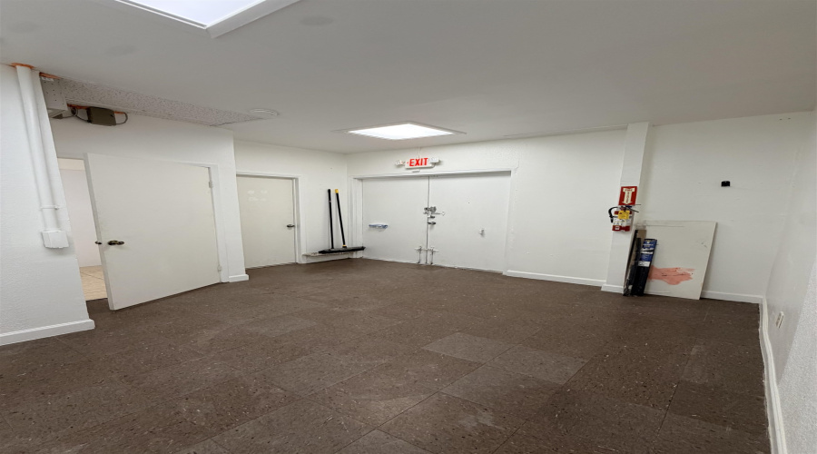 5603 San Dario Ave, Laredo, Texas 78041, 1 Room Rooms,1 BathroomBathrooms,Commercial retail/office,For Rent,5603 San Dario Ave,20264433