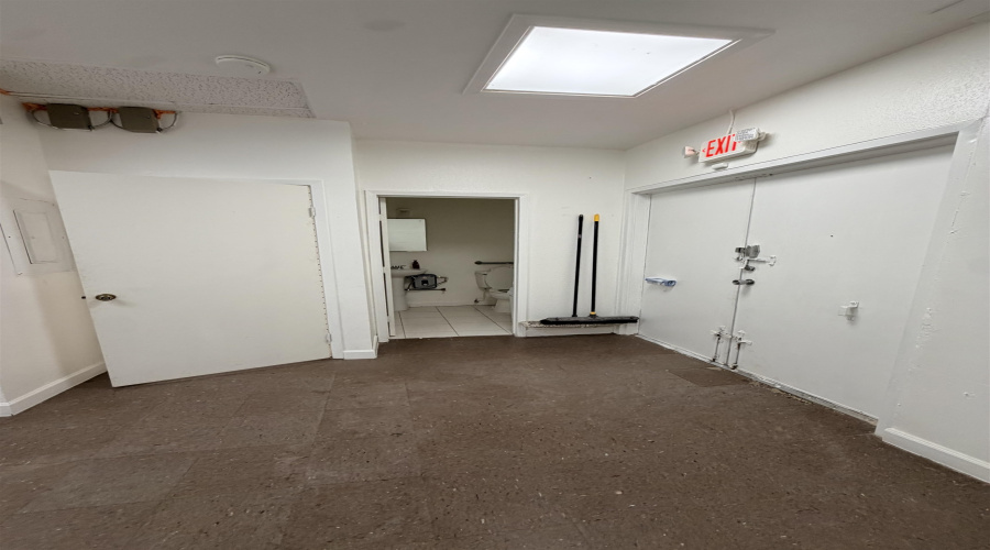 5603 San Dario Ave, Laredo, Texas 78041, 1 Room Rooms,1 BathroomBathrooms,Commercial retail/office,For Rent,5603 San Dario Ave,20264433