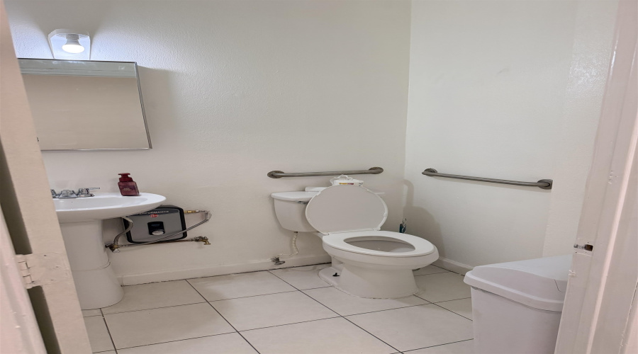 5603 San Dario Ave, Laredo, Texas 78041, 1 Room Rooms,1 BathroomBathrooms,Commercial retail/office,For Rent,5603 San Dario Ave,20264433