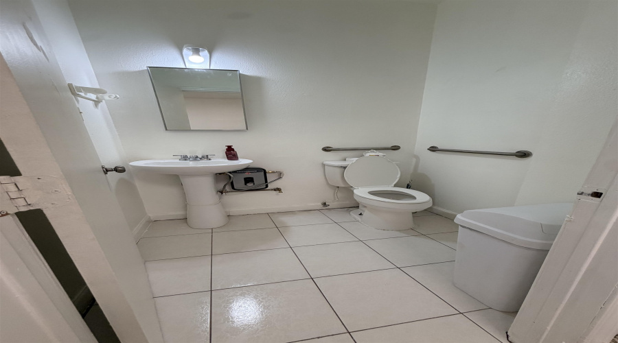 5603 San Dario Ave, Laredo, Texas 78041, 1 Room Rooms,1 BathroomBathrooms,Commercial retail/office,For Rent,5603 San Dario Ave,20264433