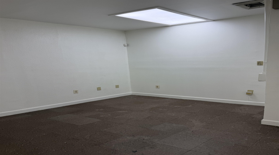 5603 San Dario Ave, Laredo, Texas 78041, 1 Room Rooms,1 BathroomBathrooms,Commercial retail/office,For Rent,5603 San Dario Ave,20264433