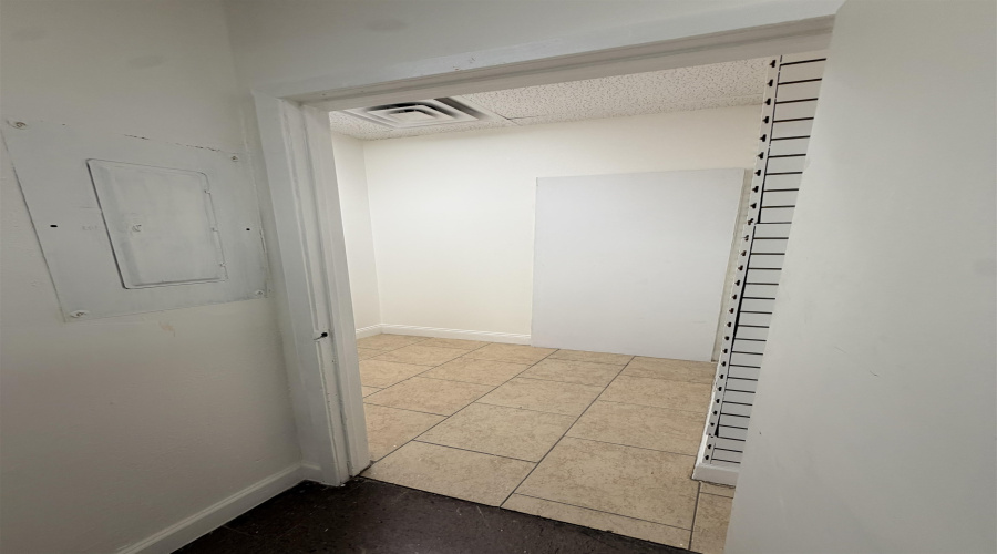 5603 San Dario Ave, Laredo, Texas 78041, 1 Room Rooms,1 BathroomBathrooms,Commercial retail/office,For Rent,5603 San Dario Ave,20264433