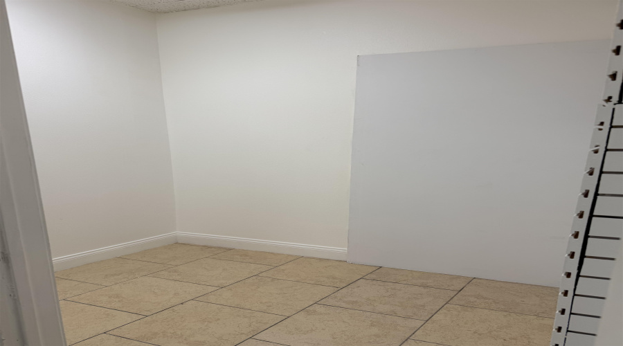 5603 San Dario Ave, Laredo, Texas 78041, 1 Room Rooms,1 BathroomBathrooms,Commercial retail/office,For Rent,5603 San Dario Ave,20264433