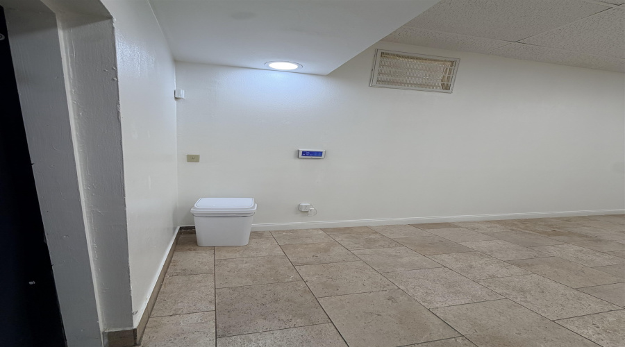 5603 San Dario Ave, Laredo, Texas 78041, 1 Room Rooms,1 BathroomBathrooms,Commercial retail/office,For Rent,5603 San Dario Ave,20264433