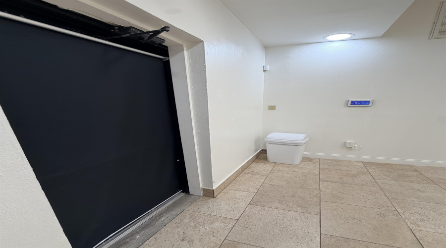 5603 San Dario Ave, Laredo, Texas 78041, 1 Room Rooms,1 BathroomBathrooms,Commercial retail/office,For Rent,5603 San Dario Ave,20264433