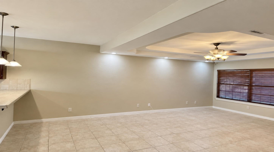 9811 Sterling Lp, Laredo, Texas 78045, 2 Bedrooms Bedrooms, 5 Rooms Rooms,2 BathroomsBathrooms,Residential,For Sale,9811 Sterling Lp,20264422