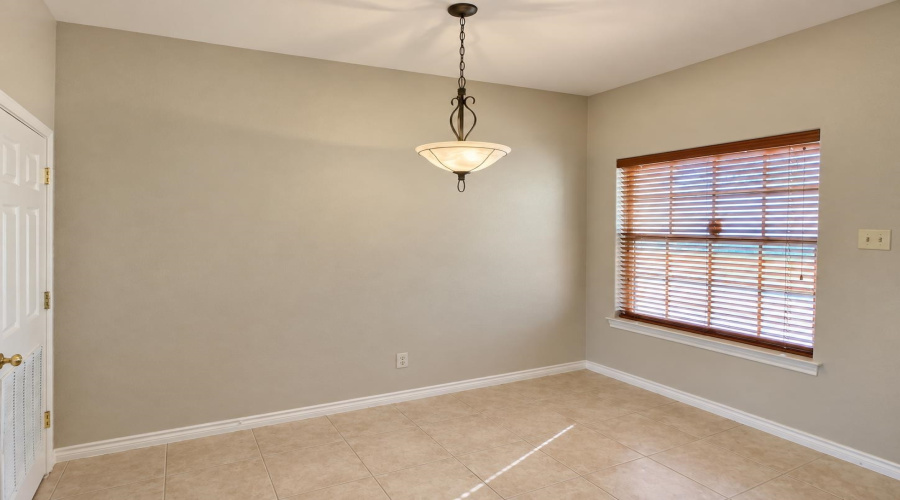 9811 Sterling Lp, Laredo, Texas 78045, 2 Bedrooms Bedrooms, 5 Rooms Rooms,2 BathroomsBathrooms,Residential,For Sale,9811 Sterling Lp,20264422