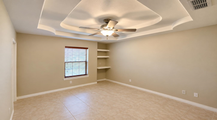 9811 Sterling Lp, Laredo, Texas 78045, 2 Bedrooms Bedrooms, 5 Rooms Rooms,2 BathroomsBathrooms,Residential,For Sale,9811 Sterling Lp,20264422