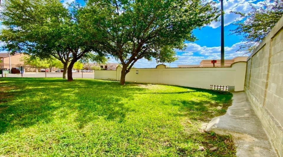9811 Sterling Lp, Laredo, Texas 78045, 2 Bedrooms Bedrooms, 5 Rooms Rooms,2 BathroomsBathrooms,Residential,For Sale,9811 Sterling Lp,20264422