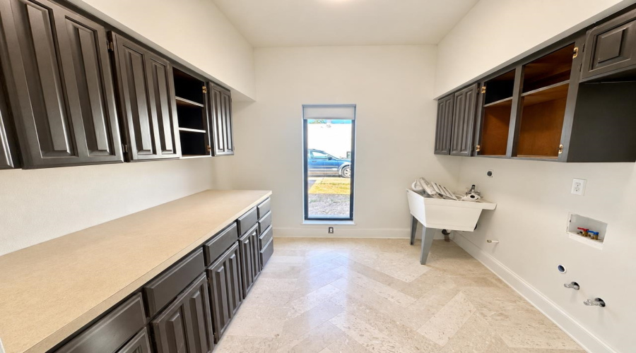 318 Linden Ln, Laredo, Texas 78041, 5 Bedrooms Bedrooms, 12 Rooms Rooms,4 BathroomsBathrooms,Residential,For Sale,318 Linden Ln,20264423