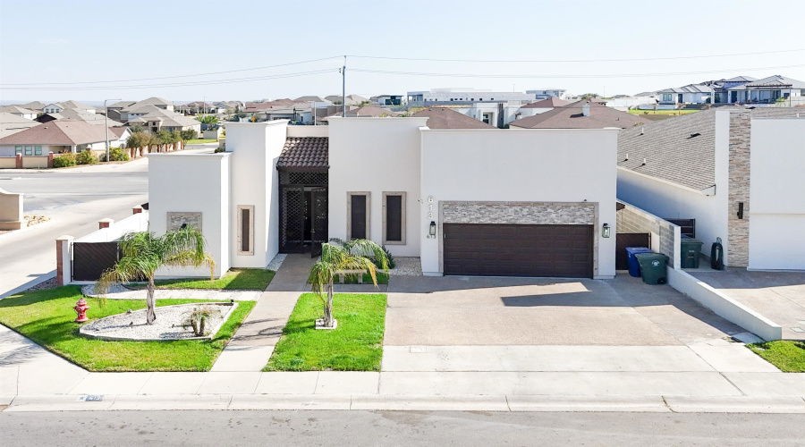 613 Puerta Del Sol, Laredo, Texas 78045, 4 Bedrooms Bedrooms, 6 Rooms Rooms,3 BathroomsBathrooms,Residential,For Sale,613 Puerta Del Sol,20264424