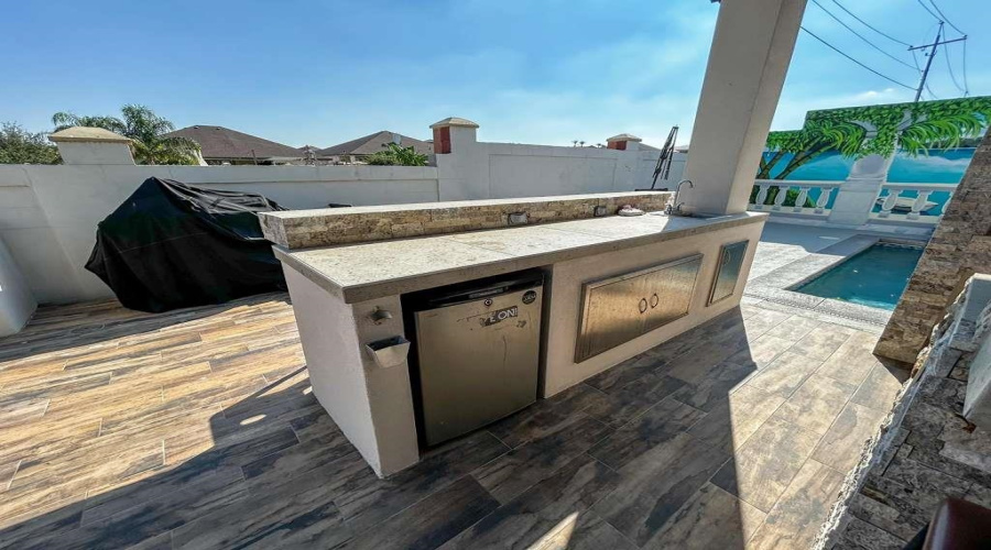 613 Puerta Del Sol, Laredo, Texas 78045, 4 Bedrooms Bedrooms, 6 Rooms Rooms,3 BathroomsBathrooms,Residential,For Sale,613 Puerta Del Sol,20264424