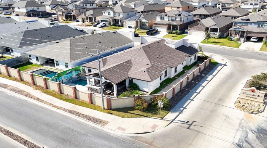 613 Puerta Del Sol, Laredo, Texas 78045, 4 Bedrooms Bedrooms, 6 Rooms Rooms,3 BathroomsBathrooms,Residential,For Sale,613 Puerta Del Sol,20264424