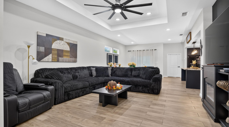 1605 Belgian Blue Lp., Laredo, Texas 78046, 3 Bedrooms Bedrooms, 5 Rooms Rooms,2 BathroomsBathrooms,Residential,For Sale,1605 Belgian Blue Lp.,20264432