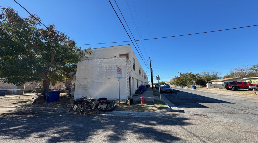 920 San Ygnacio Ave., Laredo, Texas 78040, ,Multi-family,For Sale,920 San Ygnacio Ave.,20264428