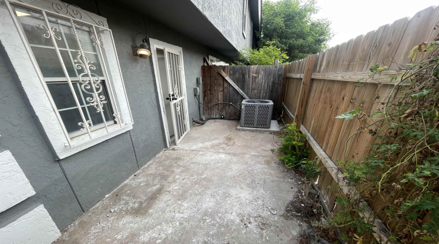 4018 N Meadow Ave, LAREDO, Texas 78041, 2 Bedrooms Bedrooms, 4 Rooms Rooms,1 BathroomBathrooms,Residential,For Rent,4018 N Meadow Ave,20264435