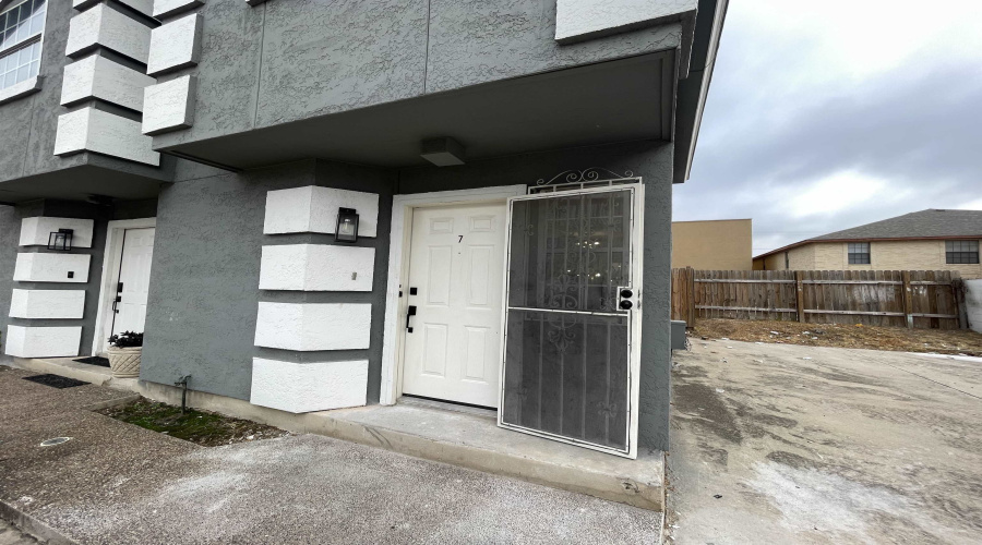 4018 N Meadow Ave, LAREDO, Texas 78041, 2 Bedrooms Bedrooms, 4 Rooms Rooms,1 BathroomBathrooms,Residential,For Rent,4018 N Meadow Ave,20264435
