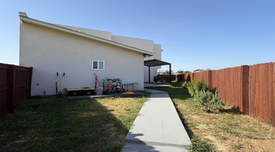 5423 Capilla St., Laredo, Texas 78046, 3 Bedrooms Bedrooms, 6 Rooms Rooms,2 BathroomsBathrooms,Residential,For Sale,5423 Capilla St.,20264437