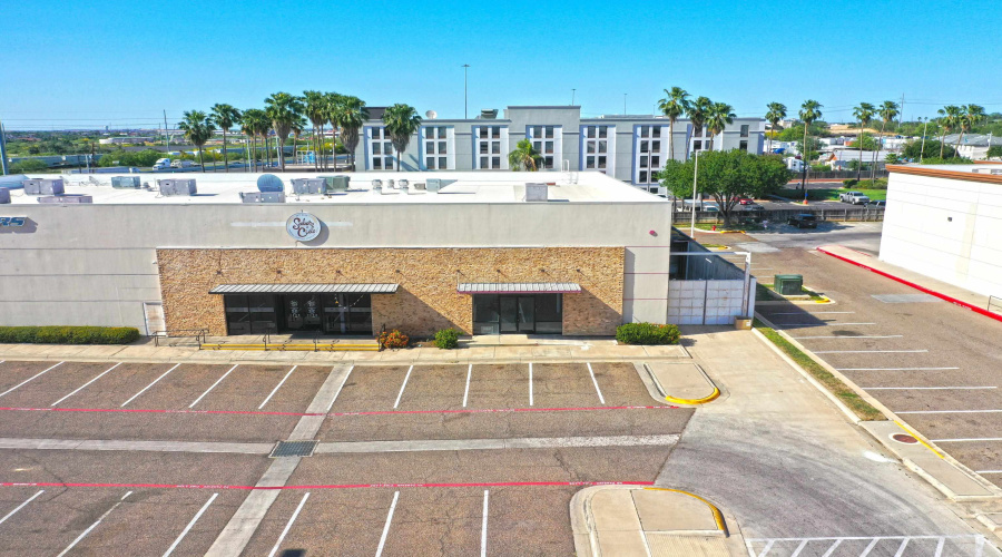 7901 San Dario Ave, Laredo, Texas 78045, 1 Room Rooms,2 BathroomsBathrooms,Commercial retail/office,For Rent,7901 San Dario Ave,20264447