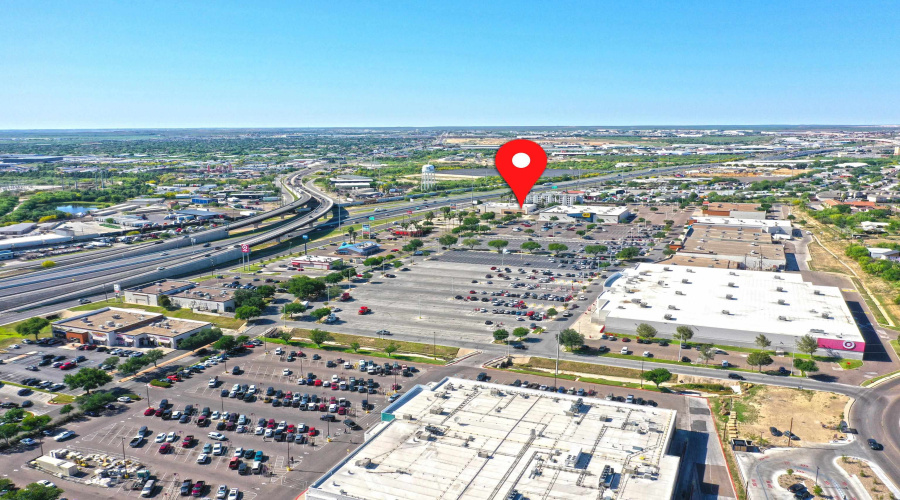 7901 San Dario Ave, Laredo, Texas 78045, 1 Room Rooms,2 BathroomsBathrooms,Commercial retail/office,For Rent,7901 San Dario Ave,20264447