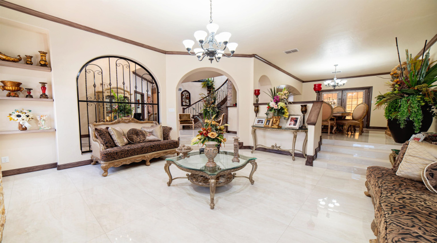 110 Windsor Rd, LAREDO, Texas 78045, 5 Bedrooms Bedrooms, 11 Rooms Rooms,5 BathroomsBathrooms,Residential,For Sale,110 Windsor Rd,20264444