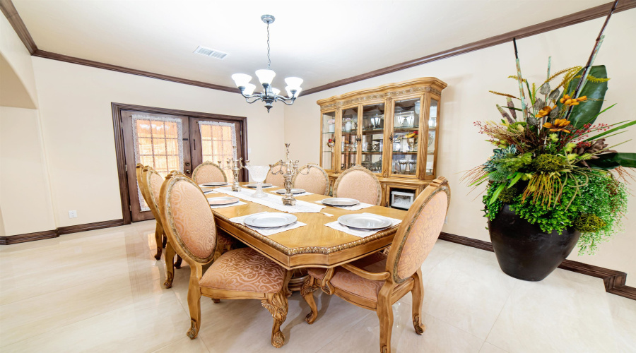 110 Windsor Rd, LAREDO, Texas 78045, 5 Bedrooms Bedrooms, 11 Rooms Rooms,5 BathroomsBathrooms,Residential,For Sale,110 Windsor Rd,20264444