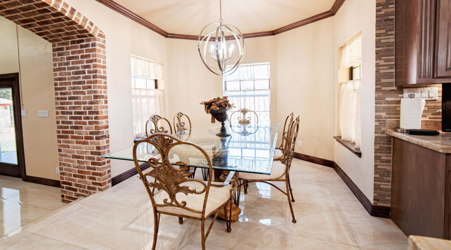 110 Windsor Rd, LAREDO, Texas 78045, 5 Bedrooms Bedrooms, 11 Rooms Rooms,5 BathroomsBathrooms,Residential,For Sale,110 Windsor Rd,20264444