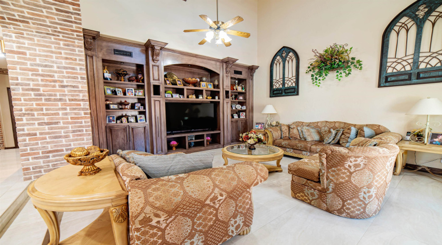 110 Windsor Rd, LAREDO, Texas 78045, 5 Bedrooms Bedrooms, 11 Rooms Rooms,5 BathroomsBathrooms,Residential,For Sale,110 Windsor Rd,20264444