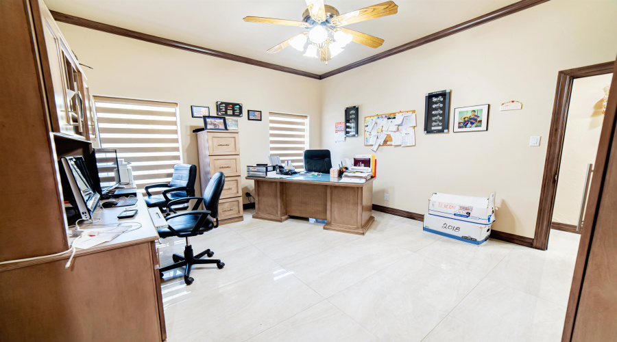 110 Windsor Rd, LAREDO, Texas 78045, 5 Bedrooms Bedrooms, 11 Rooms Rooms,5 BathroomsBathrooms,Residential,For Sale,110 Windsor Rd,20264444