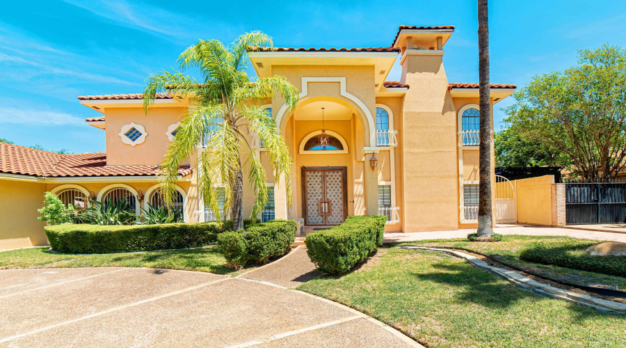 110 Windsor Rd, LAREDO, Texas 78045, 5 Bedrooms Bedrooms, 11 Rooms Rooms,5 BathroomsBathrooms,Residential,For Sale,110 Windsor Rd,20264444