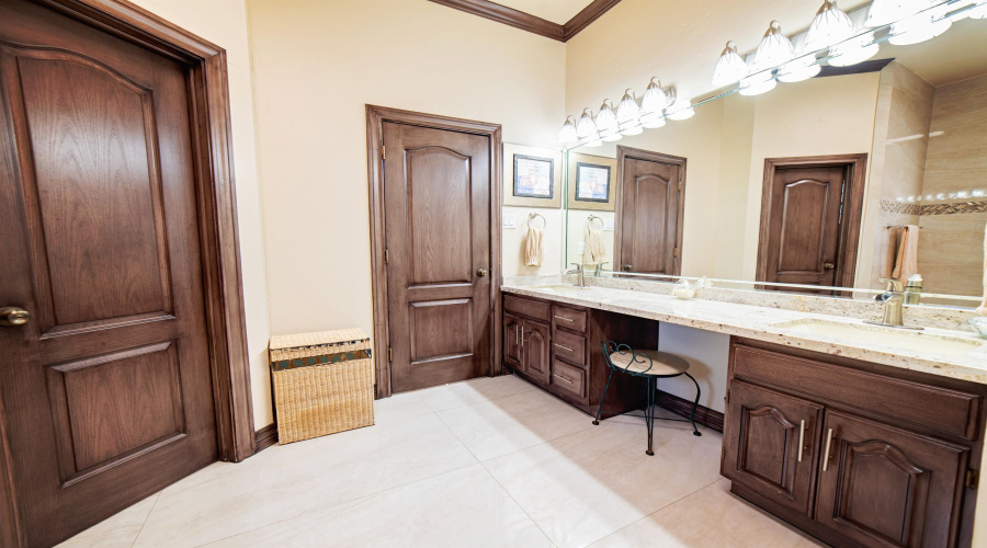 110 Windsor Rd, LAREDO, Texas 78045, 5 Bedrooms Bedrooms, 11 Rooms Rooms,5 BathroomsBathrooms,Residential,For Sale,110 Windsor Rd,20264444