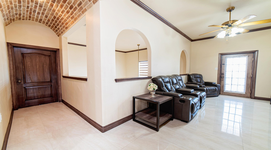 110 Windsor Rd, LAREDO, Texas 78045, 5 Bedrooms Bedrooms, 11 Rooms Rooms,5 BathroomsBathrooms,Residential,For Sale,110 Windsor Rd,20264444