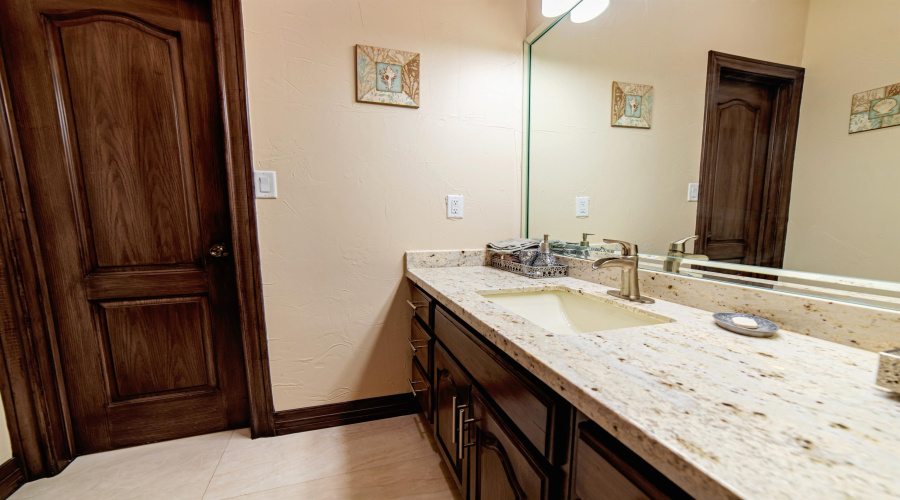 110 Windsor Rd, LAREDO, Texas 78045, 5 Bedrooms Bedrooms, 11 Rooms Rooms,5 BathroomsBathrooms,Residential,For Sale,110 Windsor Rd,20264444